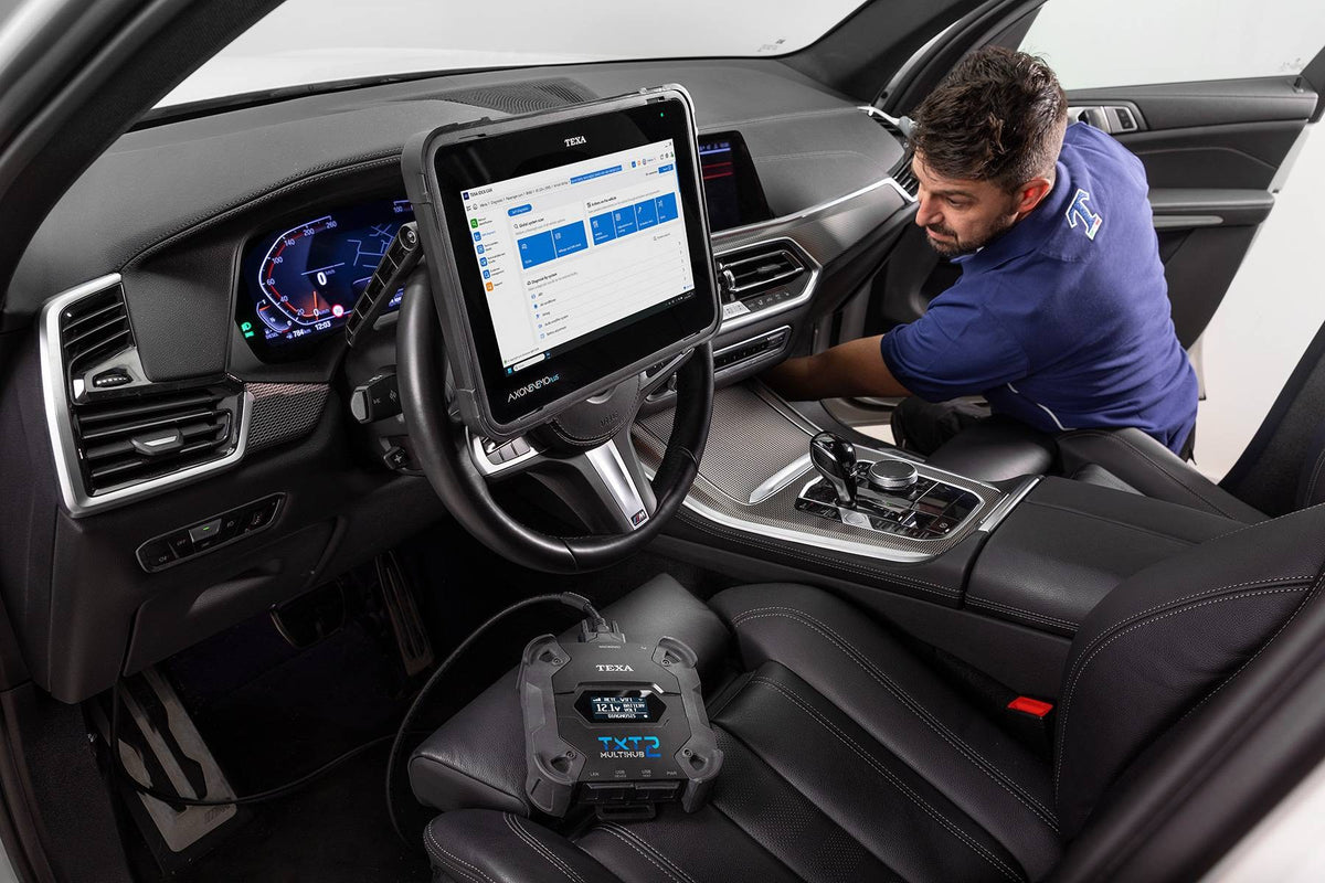 TEXA AXONE Nemo Plus - Standalone Tablet in use